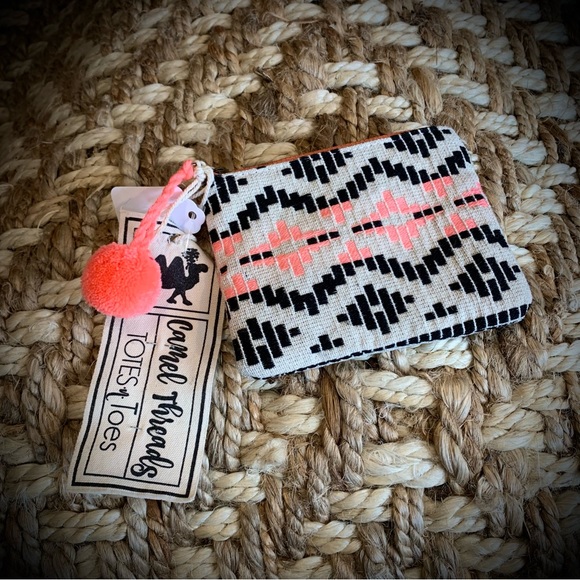 Camel Threads Coin Purse Wallet - multicolored black white coral geometric print - Picture 3 of 3